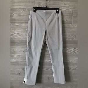 CROWN & IVY pin‎ striped gray and white sear sucker type printed pants. Size 2p